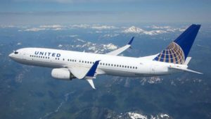 United Airlines tells staff it's hiring hundreds of pilots next month